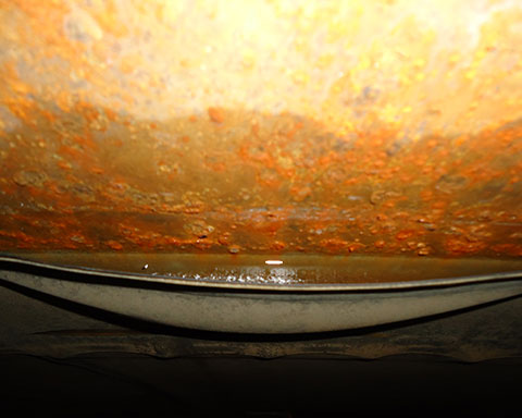 Water-entrapment-between-the-butyl-liner-and-steel-substrate-causing-corrosion-of-the-fire-sprinkler-tank